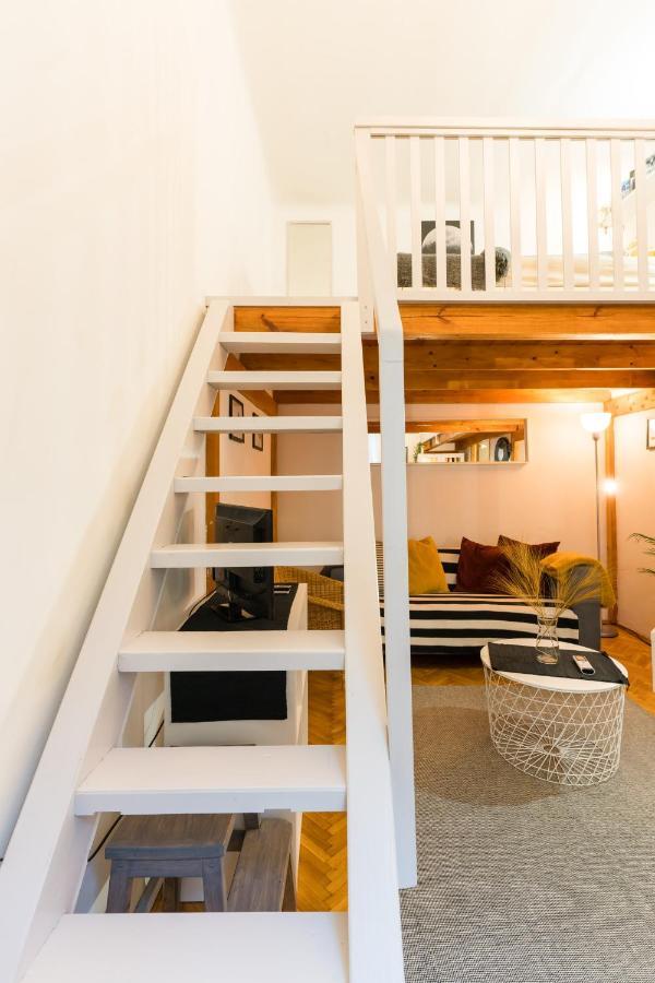 Lovely Little Loft Studio In The Heart Of Budapest Bagian luar foto