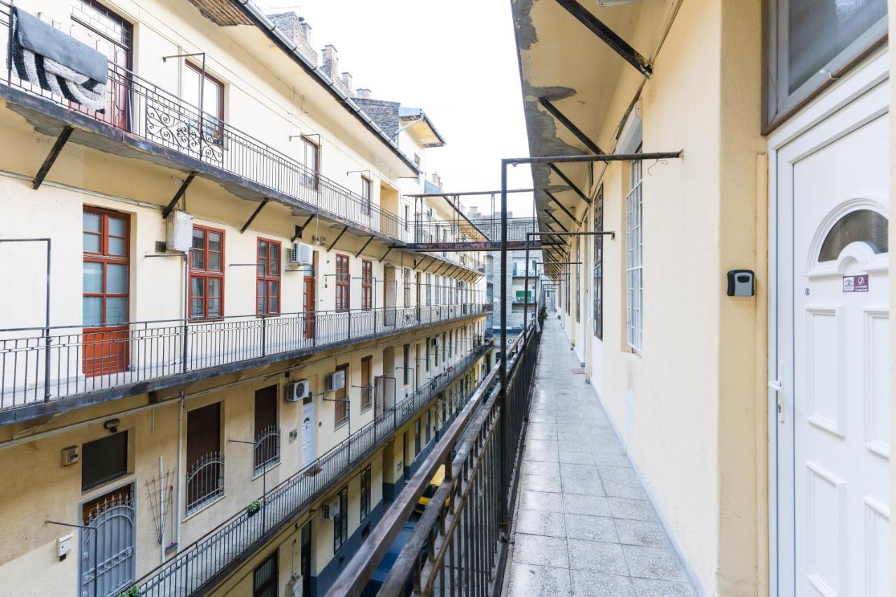 Lovely Little Loft Studio In The Heart Of Budapest Bagian luar foto