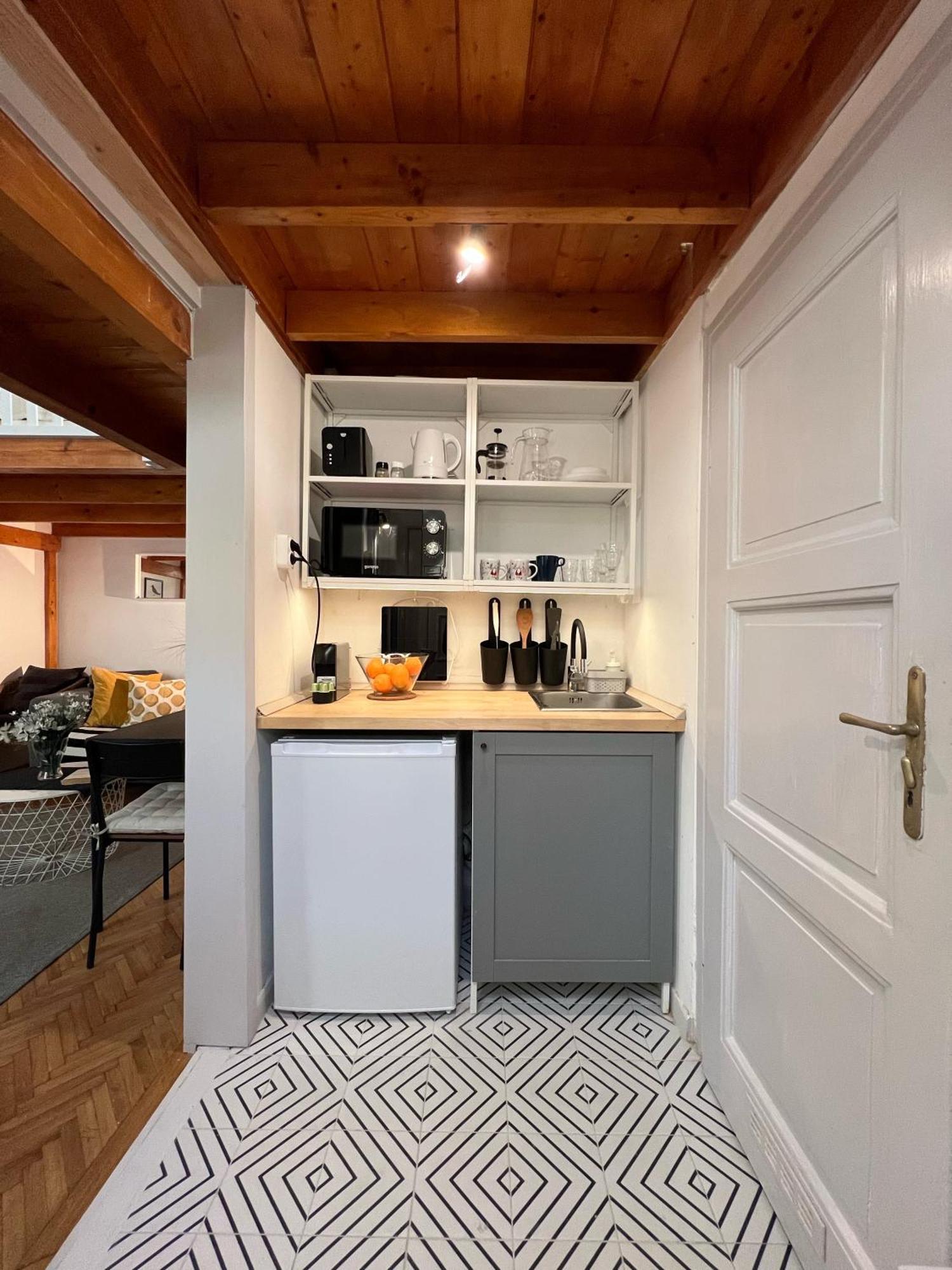 Lovely Little Loft Studio In The Heart Of Budapest Bagian luar foto