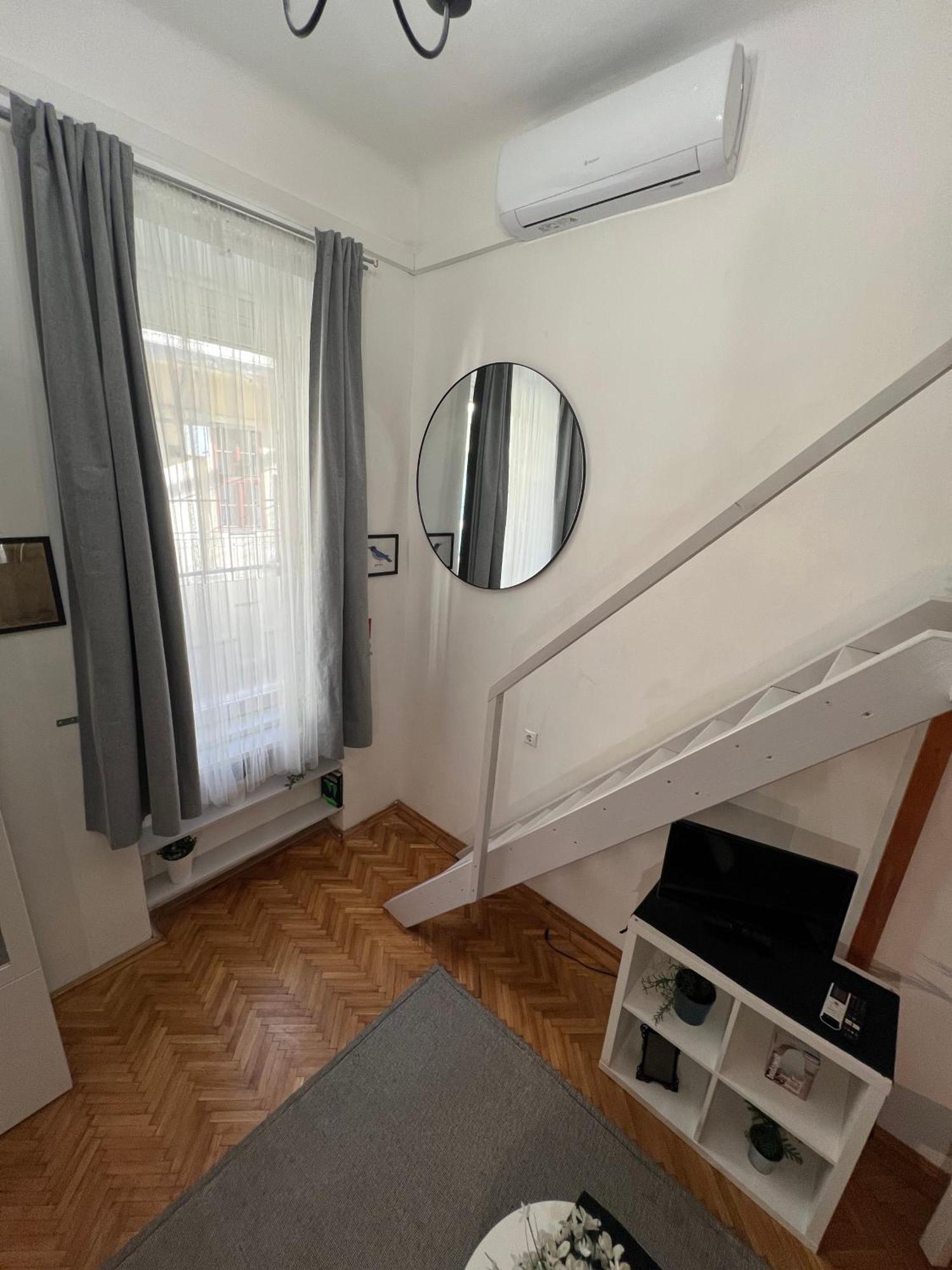 Lovely Little Loft Studio In The Heart Of Budapest Bagian luar foto