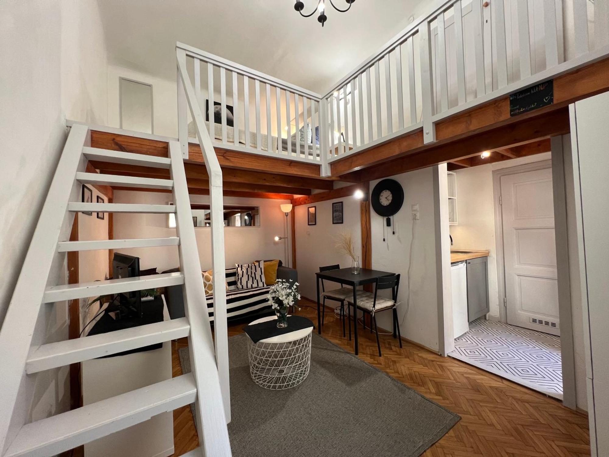 Lovely Little Loft Studio In The Heart Of Budapest Bagian luar foto