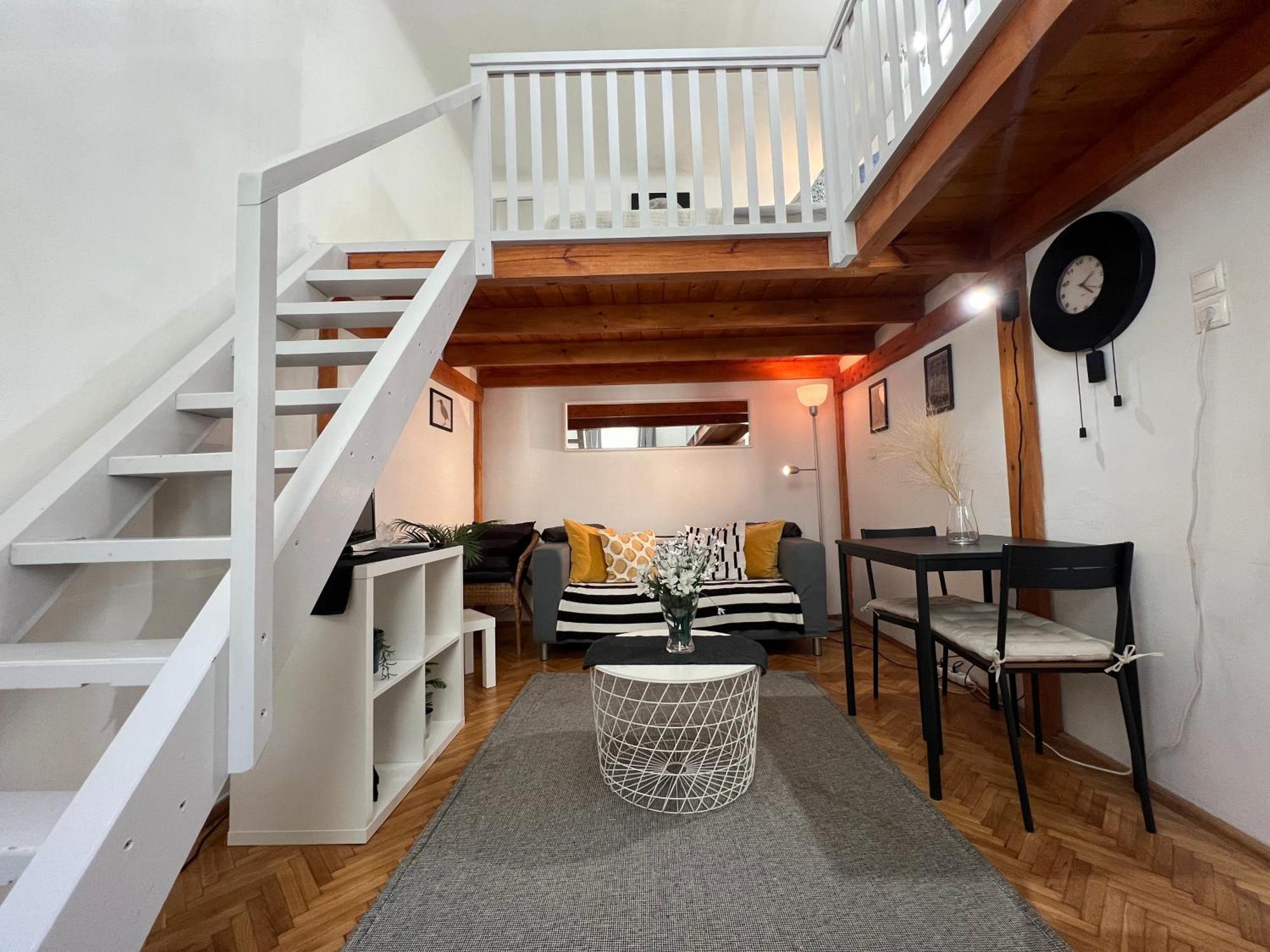 Lovely Little Loft Studio In The Heart Of Budapest Bagian luar foto