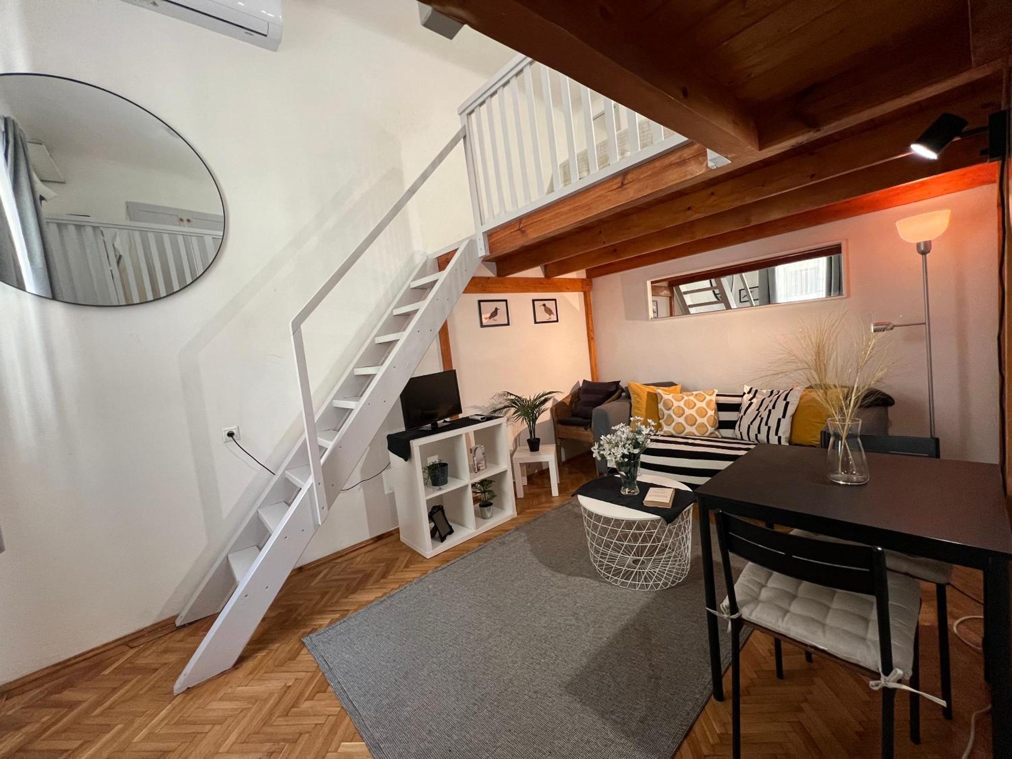 Lovely Little Loft Studio In The Heart Of Budapest Bagian luar foto
